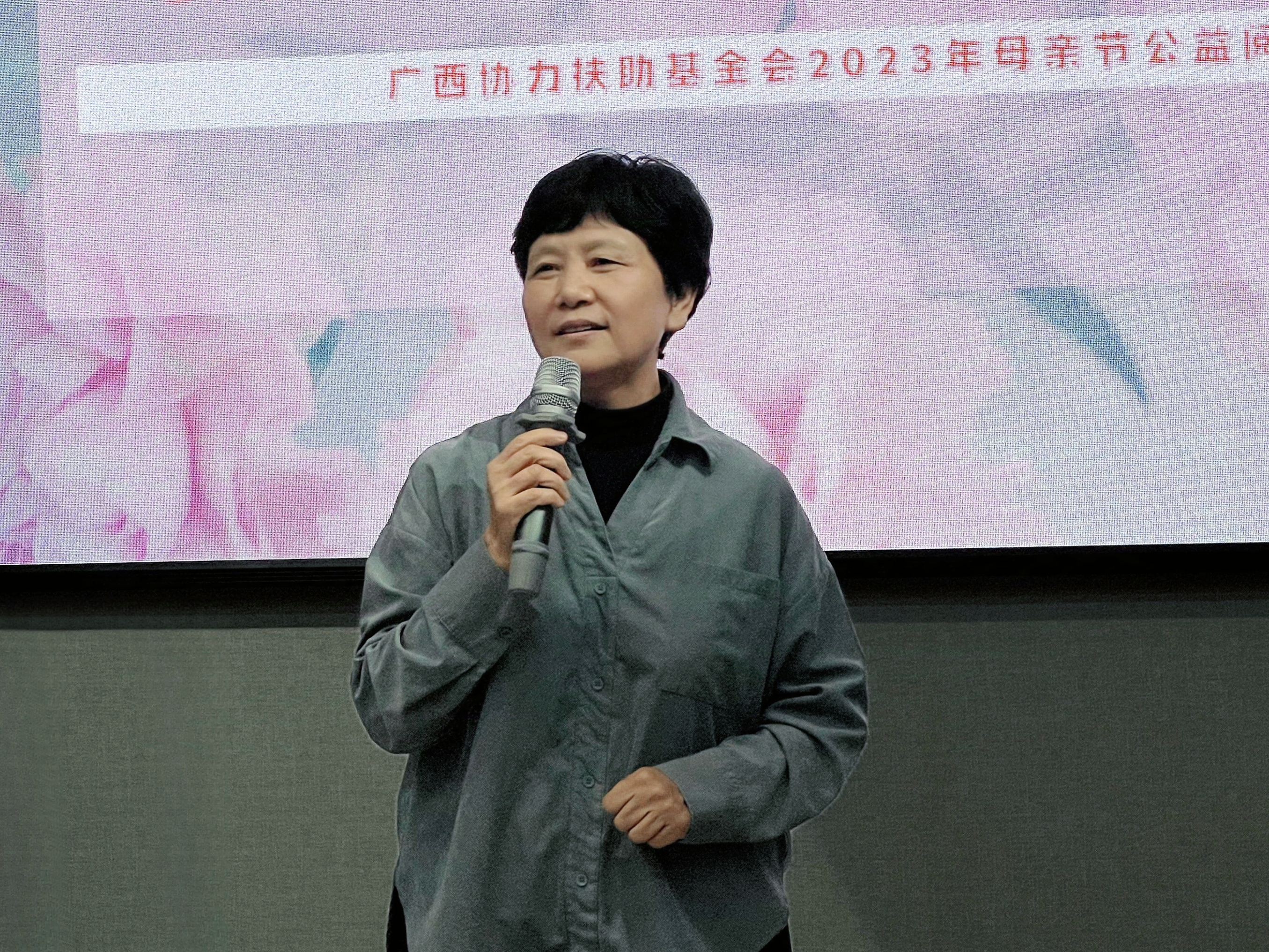 情系八桂大地 爱洒祖国南疆