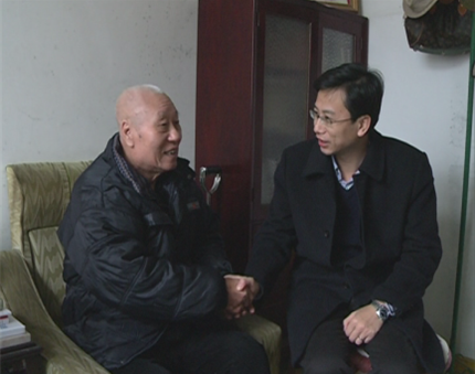 1454549114207413.png 百色市委组织部部长戴翔率慰问组在南宁慰问离休干部马玉林.png