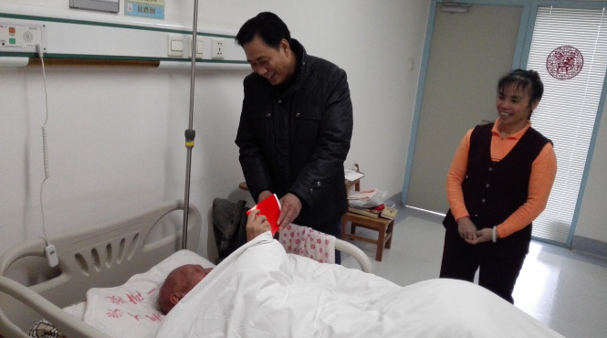 1455701817239256.png 广西开展2016年春节期间慰问住院离休干部、省级退休干部活动.png