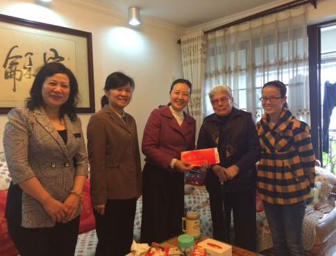 1457946649769752.png 自治区老干部局妇委会“三八”节慰问本局80岁以上退休女同志2.png