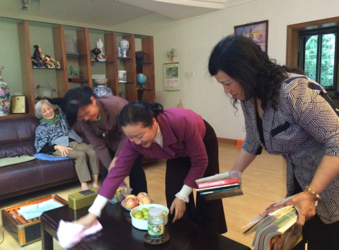 1457946733389954.png 自治区老干部局妇委会“三八”节慰问本局80岁以上退休女同志4.png