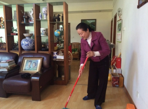 1457946759829093.png 自治区老干部局妇委会“三八”节慰问本局80岁以上退休女同志5.png