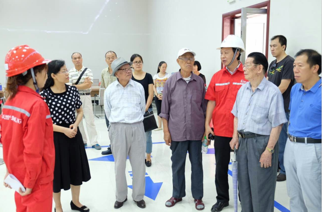 1465962276313701.png 北海市组织地厅级老干部赴铁山港区参观考察.png