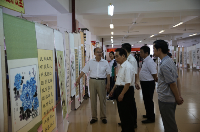 崇左市举办“城院杯” 书画比赛作品展暨颁奖仪式.png