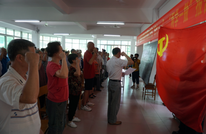 1467595542113621.png 宜州市离退休干部党工委深入改制企业开展庆“七.一”活动.png