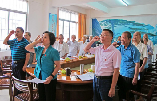 贵港市直离退休干部欢聚一堂庆祝建党95周年.png