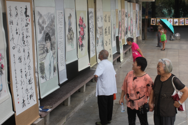 百色举办“敬老爱老 全民行动 欢度重阳”老年书画摄影展.png