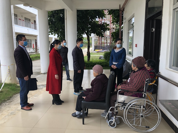 （一）图为调研组在德福康养中心调研.jpg